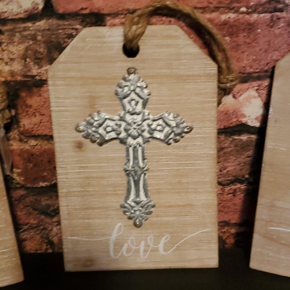 Wood Tag Shape Cross Sign Set - Picture 3 of 4